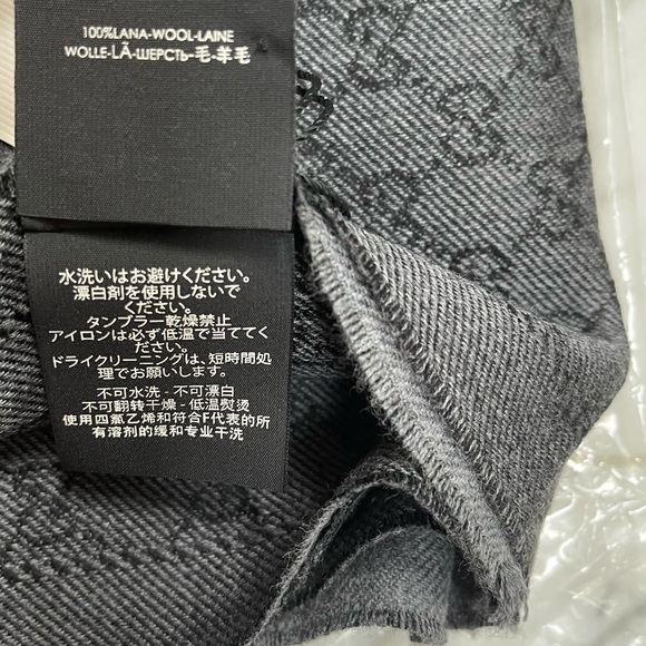GUCCI GG GREY PATTERN REVERSIBLE FRINGE SCARF - Picture 11 of 16